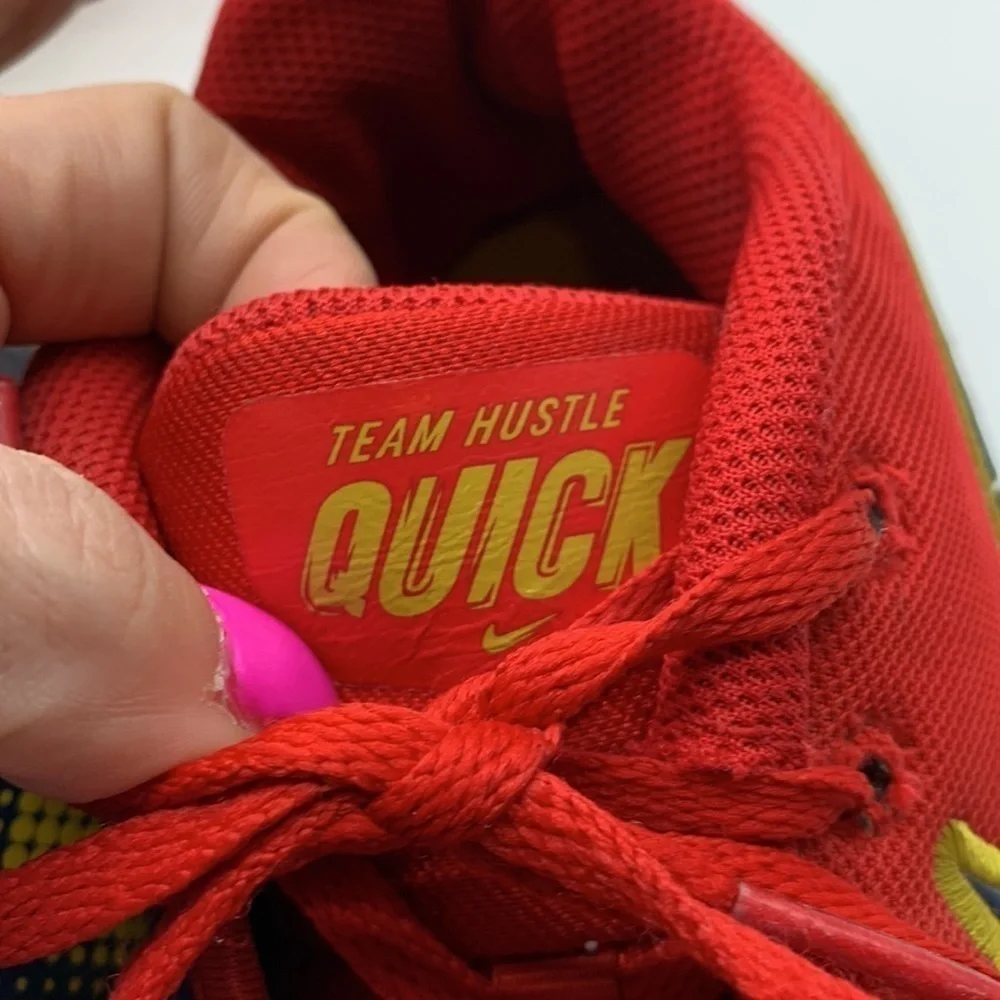 Nike Team Hustle Wuick Red Yellow Blue Sneaker Sz 7. NK0237